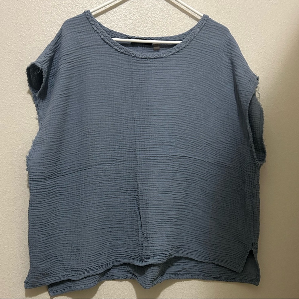 T Tahari Woman Extended Shoulder Crewneck Woven Gauze Blouse
Crinkle Side Slit - Picture 2 of 6